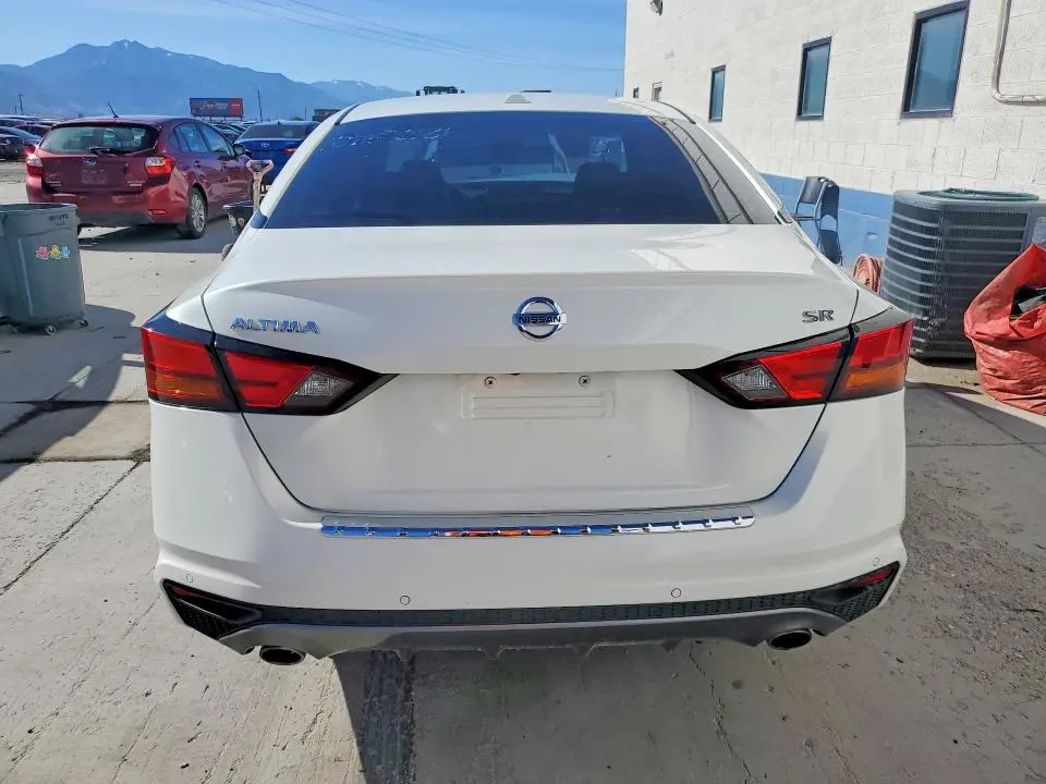 2022 NISSAN ALTIMA SR  