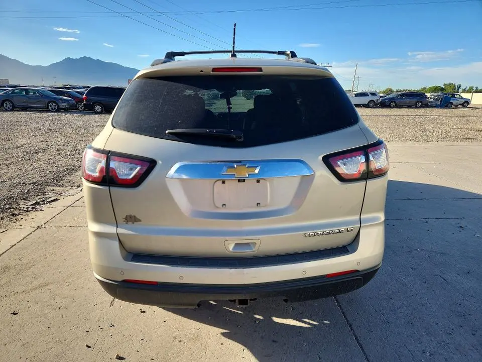 2015 CHEVROLET TRAVERSE LT  