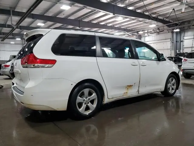2014 TOYOTA SIENNA LE  