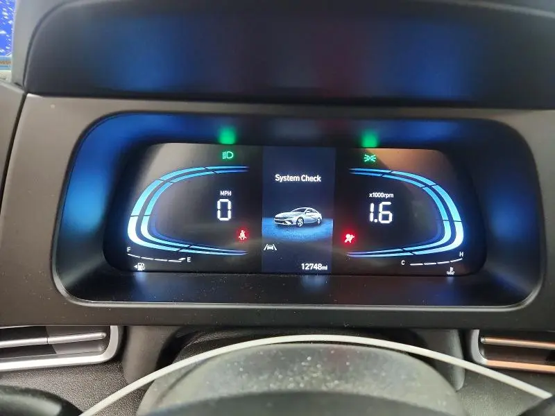 2024 HYUNDAI ELANTRA SE  