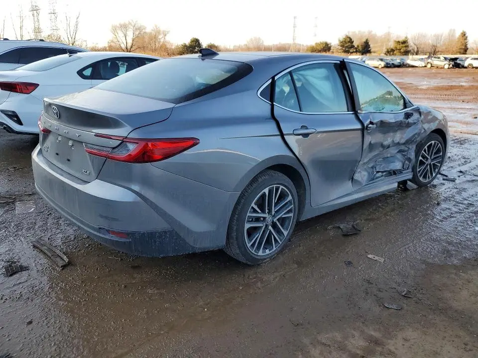 2025 TOYOTA CAMRY XLE  