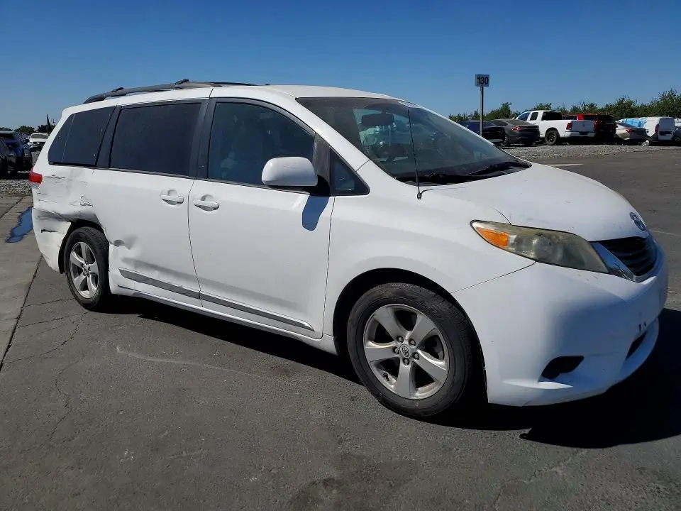 2011 TOYOTA SIENNA LE  