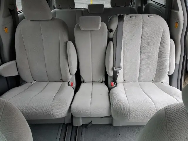 2013 TOYOTA SIENNA LE  
