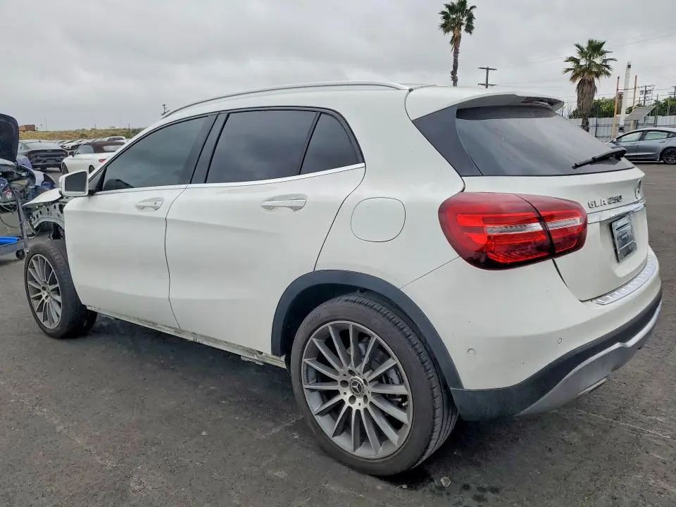 2018 MERCEDES-BENZ GLA 250  