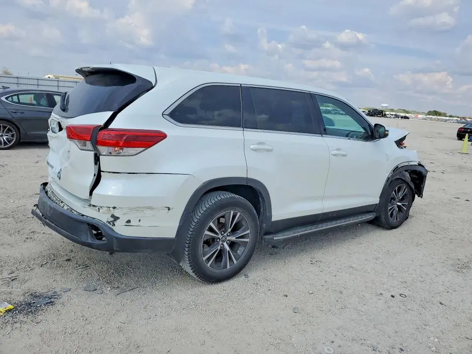 2019 TOYOTA HIGHLANDER LE  