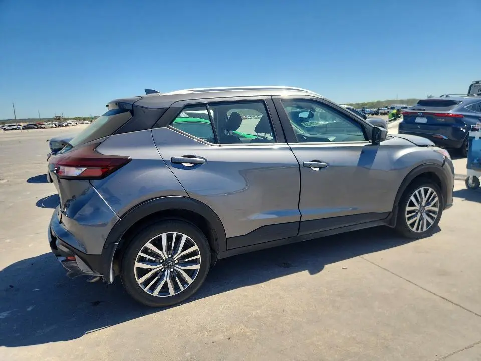 2023 NISSAN KICKS SV  