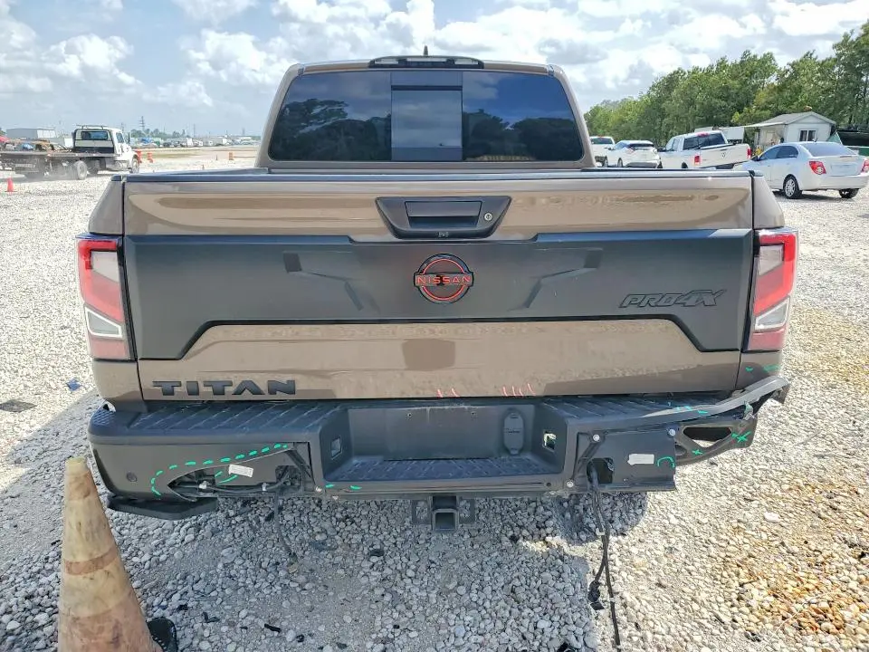 2024 NISSAN TITAN SV  