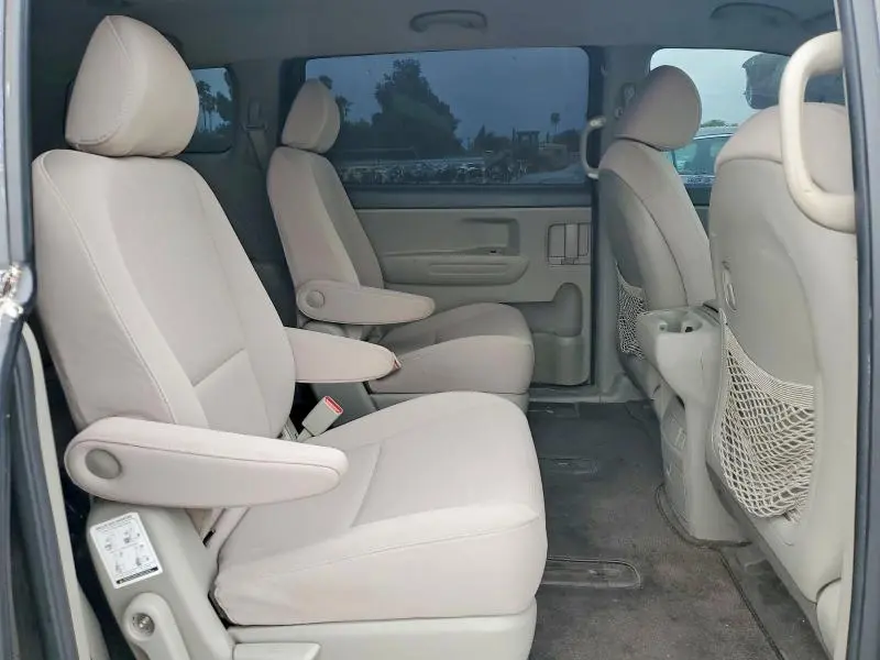 2015 KIA SEDONA LX  