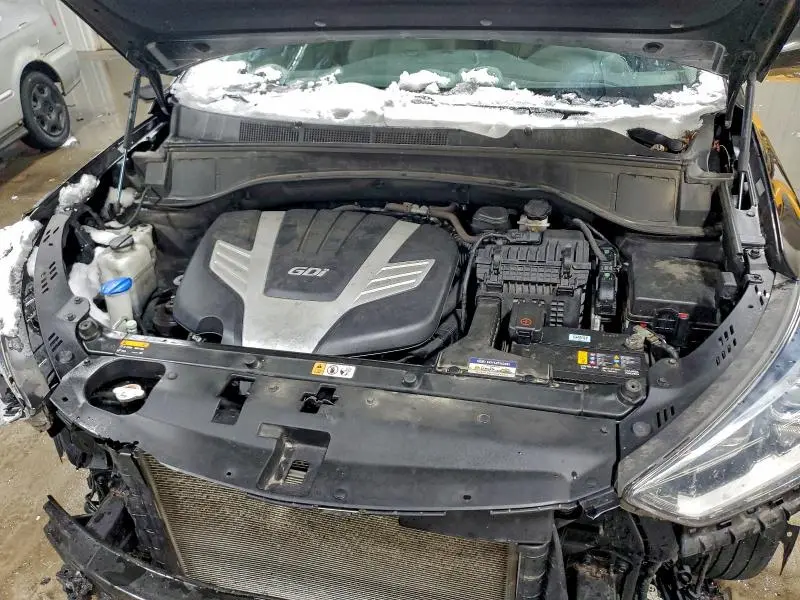 2018 HYUNDAI SANTA FE SE  