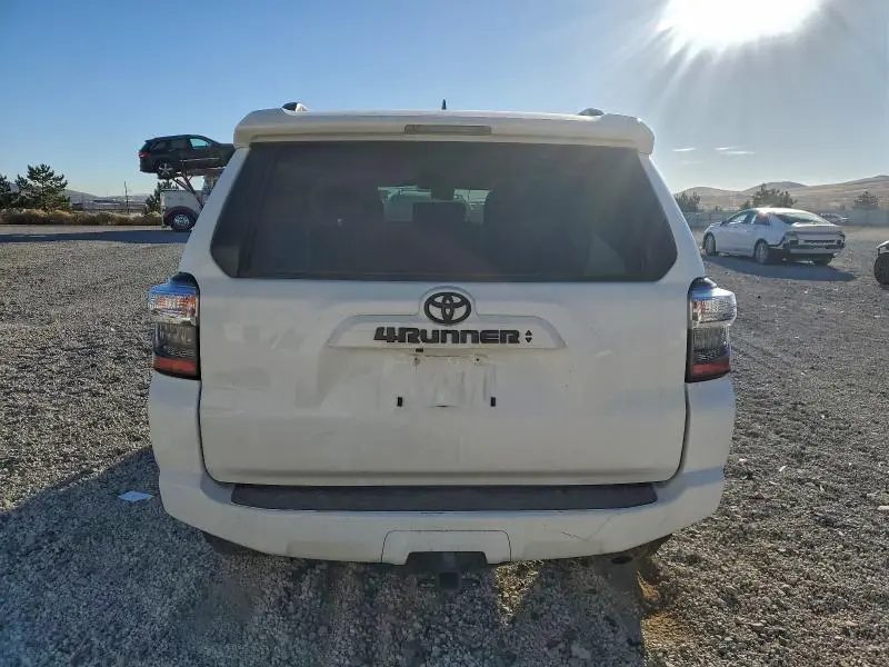 2023 TOYOTA 4RUNNER SE  