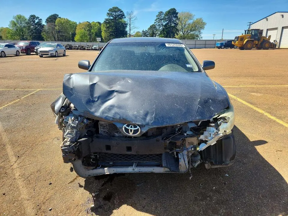 2011 TOYOTA CAMRY SE  