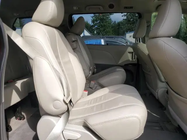 2014 TOYOTA SIENNA XLE  