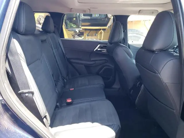 2024 MITSUBISHI OUTLANDER SE  