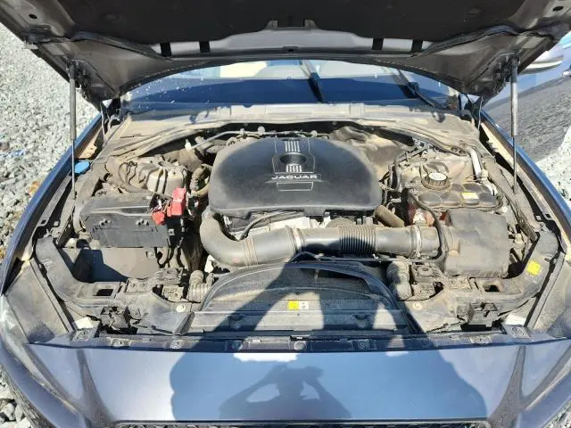 2017 JAGUAR XE PRESTIGE  