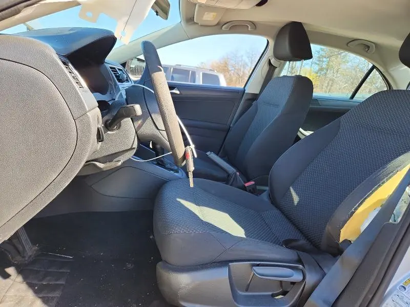2011 VOLKSWAGEN JETTA BASE  