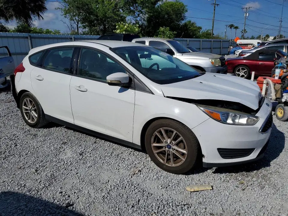 2017 FORD FOCUS SE  