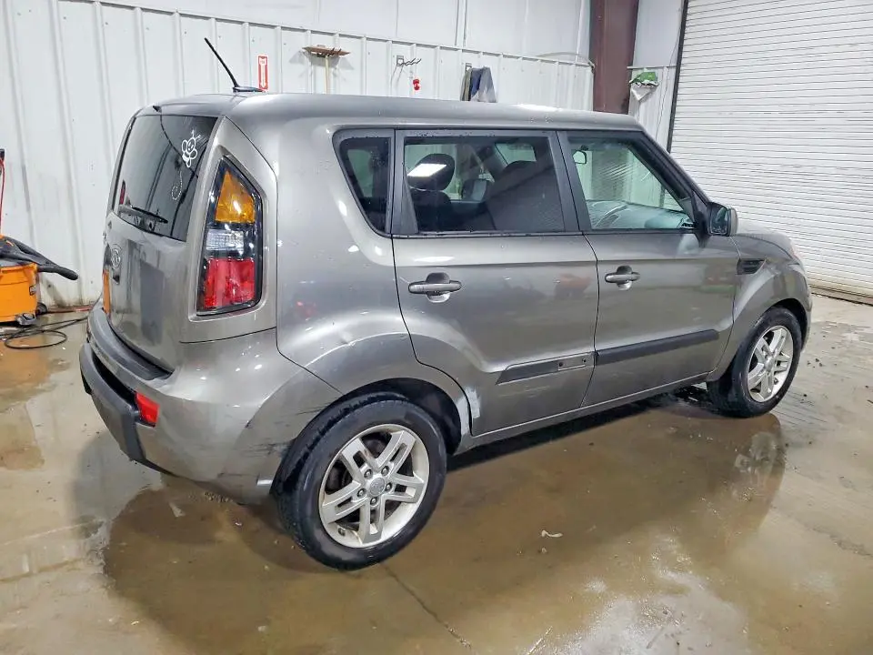 2011 KIA SOUL +  
