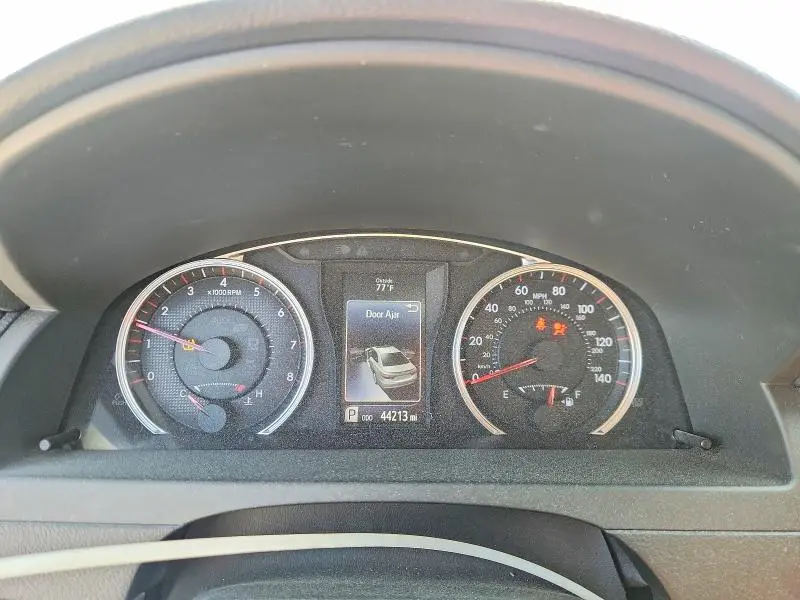 2015 TOYOTA CAMRY SE  