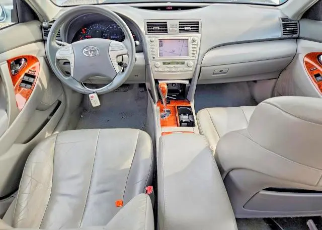 2010 TOYOTA CAMRY XLE V6  