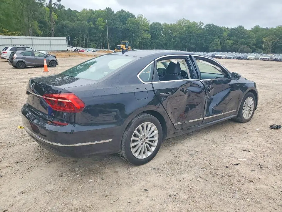 2017 VOLKSWAGEN PASSAT SE  