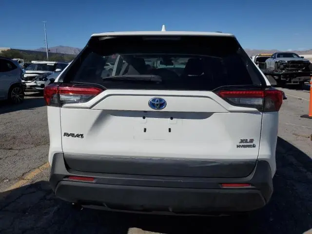 2021 TOYOTA RAV4 XLE  