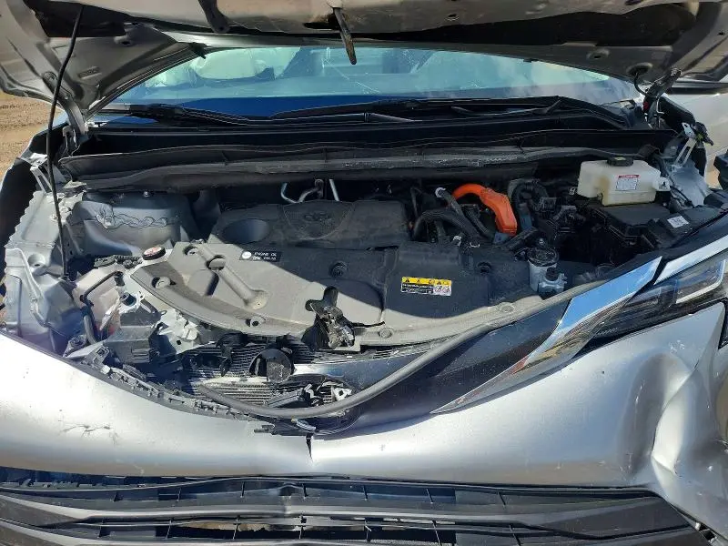 2023 TOYOTA SIENNA XLE  