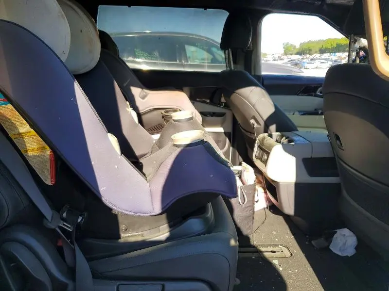 2022 KIA CARNIVAL EX  