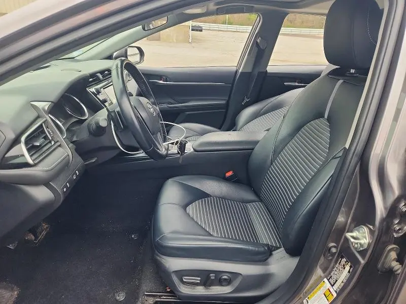 2019 TOYOTA CAMRY SE  