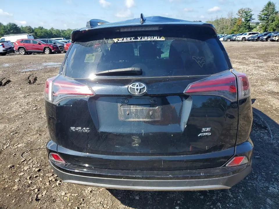 2018 TOYOTA RAV4 SE  