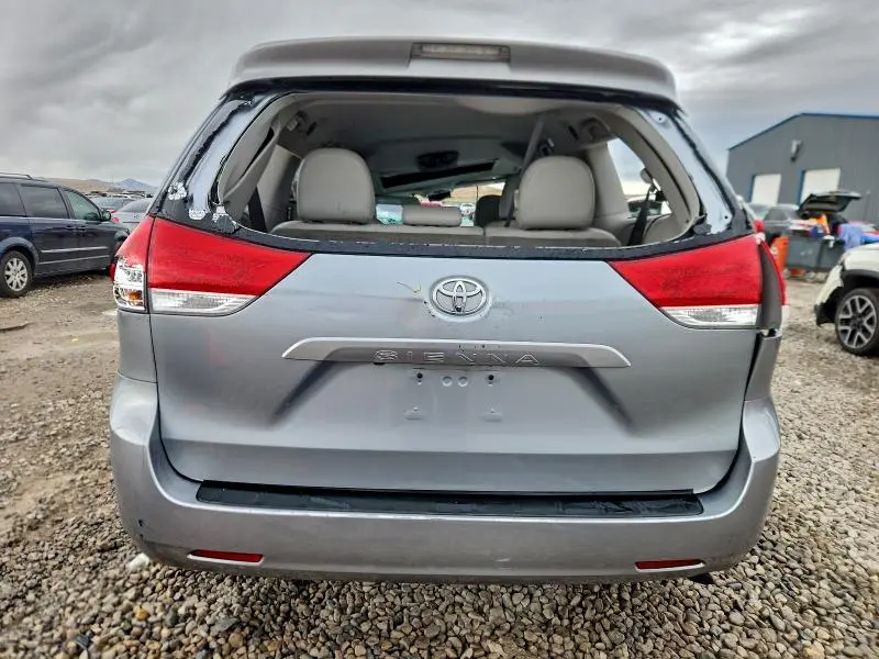 2012 TOYOTA SIENNA XLE  