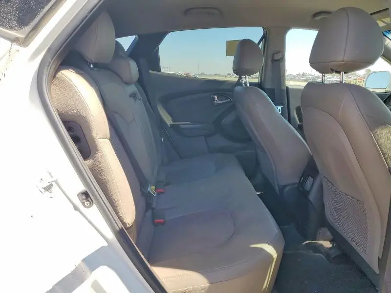 2015 HYUNDAI TUCSON SE  