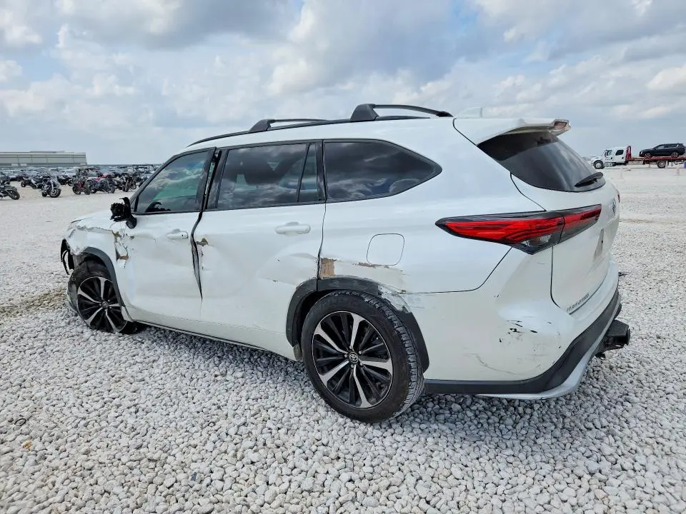 2021 TOYOTA HIGHLANDER XSE  