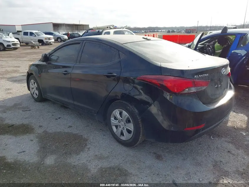 2016 HYUNDAI ELANTRA SE