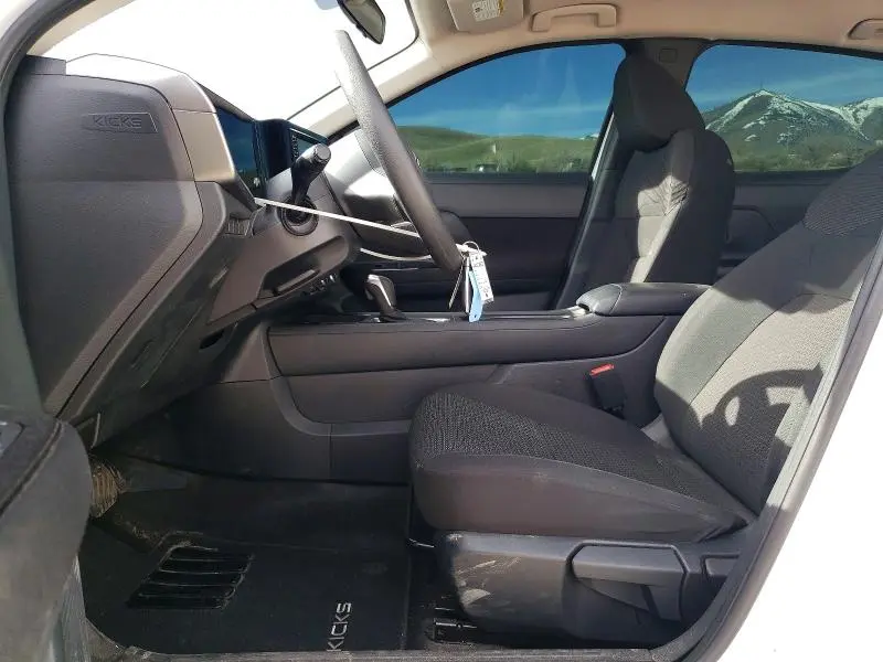 2025 NISSAN KICKS S  