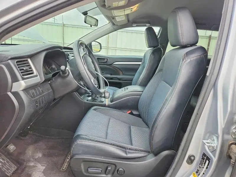 2015 TOYOTA HIGHLANDER LE PLUS  