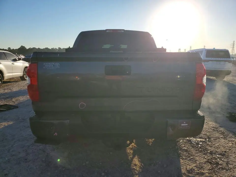 2018 TOYOTA TUNDRA CREWMAX SR5  