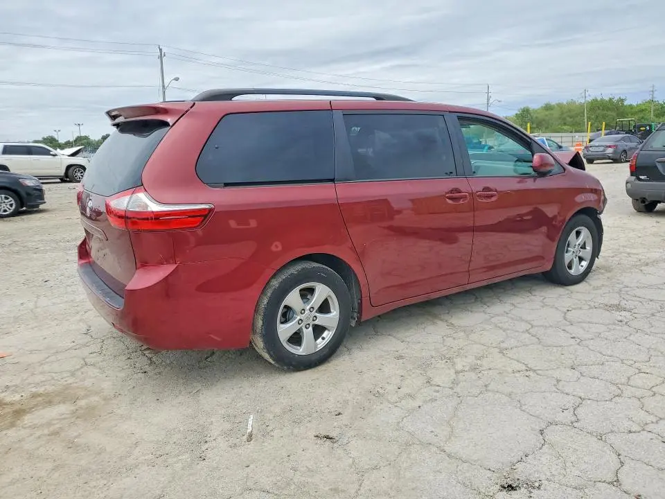 2016 TOYOTA SIENNA LE  