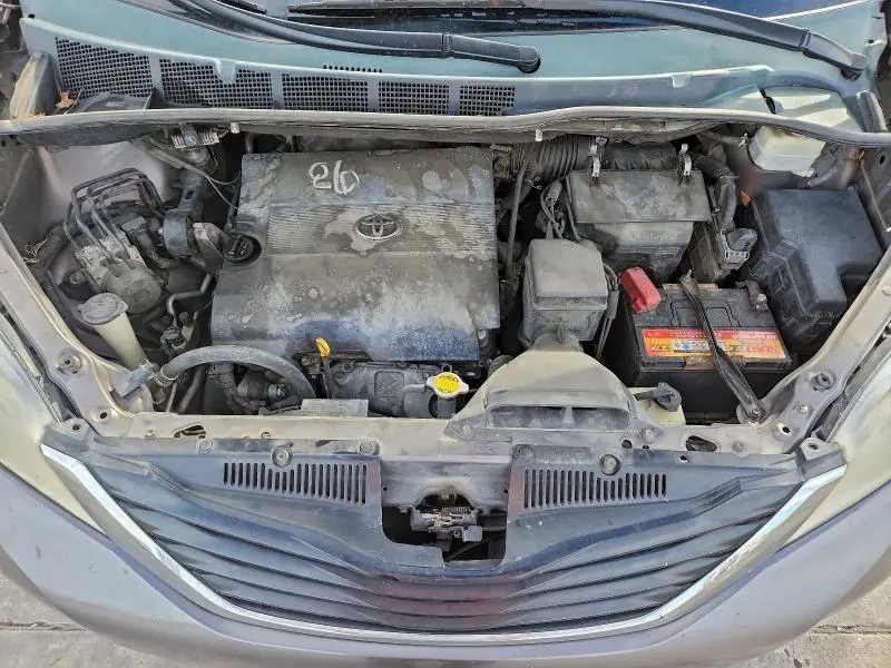 2012 TOYOTA SIENNA LE  