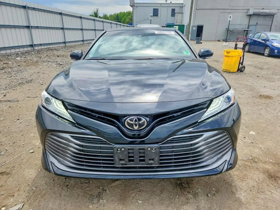 2020 TOYOTA CAMRY XLE  