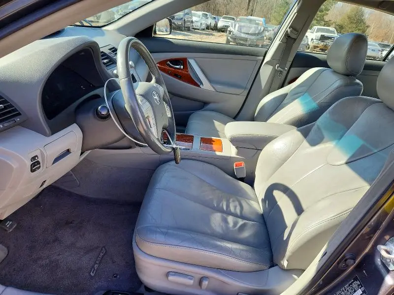 2011 TOYOTA CAMRY SE  