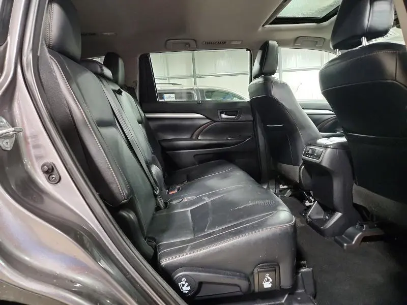 2018 TOYOTA HIGHLANDER SE  