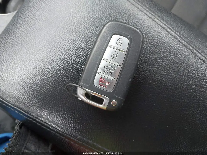 2011 HYUNDAI SONATA SE