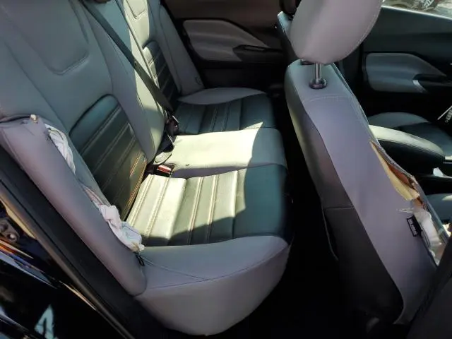 2021 NISSAN KICKS SR