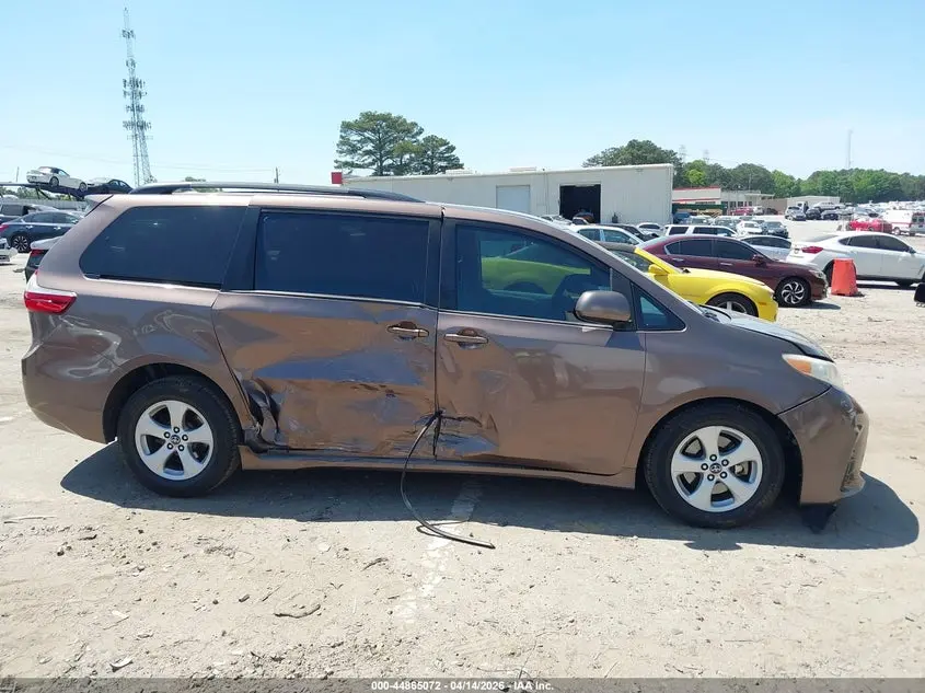 2018 TOYOTA SIENNA LE 8 PASSENGER