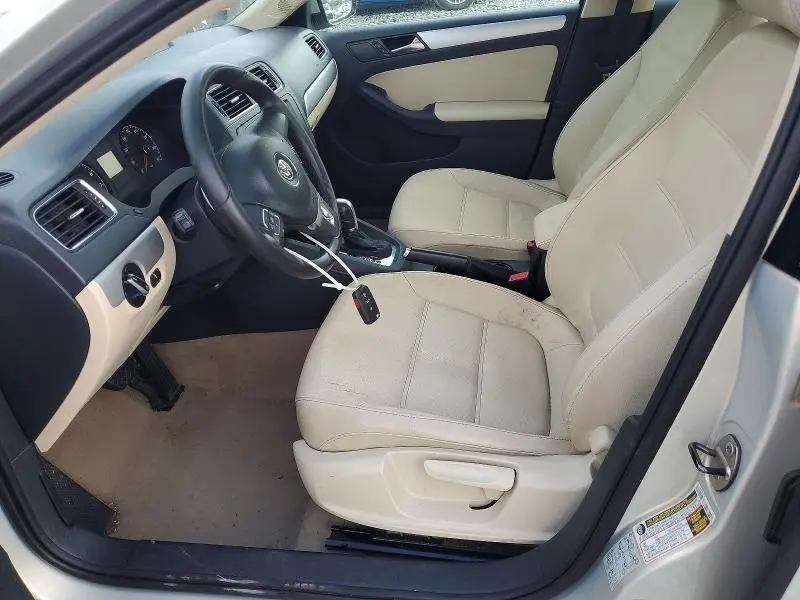 2011 VOLKSWAGEN JETTA SEL  
