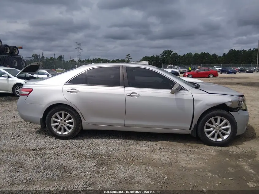 2011 TOYOTA CAMRY XLE V6