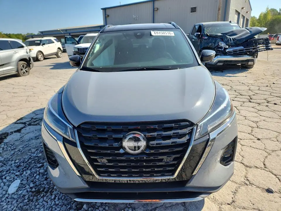 2022 NISSAN KICKS SR  