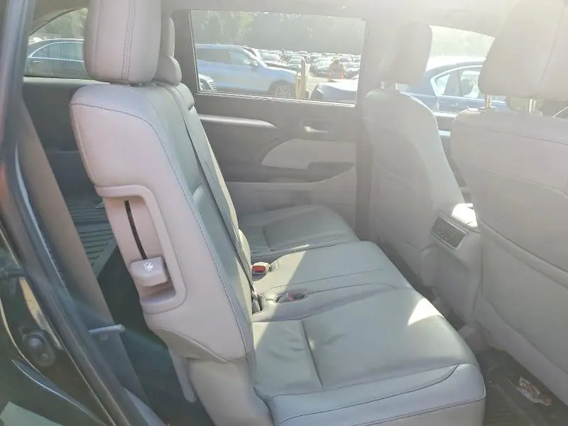 2019 TOYOTA HIGHLANDER XLE  