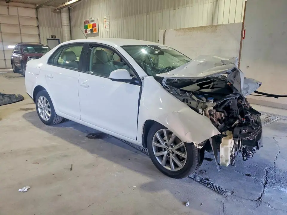 2010 VOLKSWAGEN JETTA LIMITED  