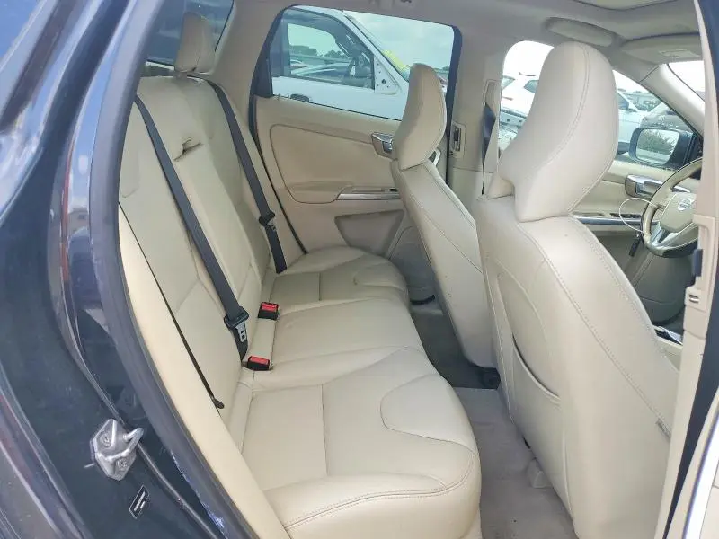 2015 VOLVO XC60   
